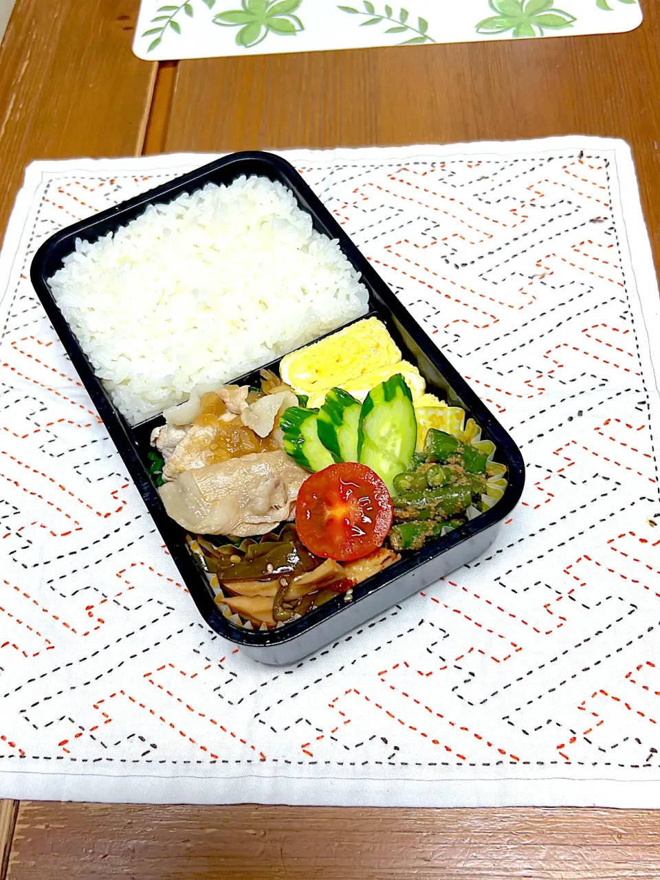 Snapdishの料理写真:7月8日金曜日豚しゃぶ弁当|アッキーさん