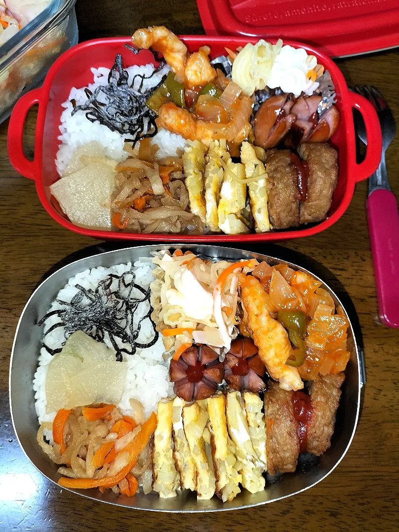 旦那弁当　私弁当🍱
　鶏チリ　じゃが芋玉子焼き😄|miimiさん