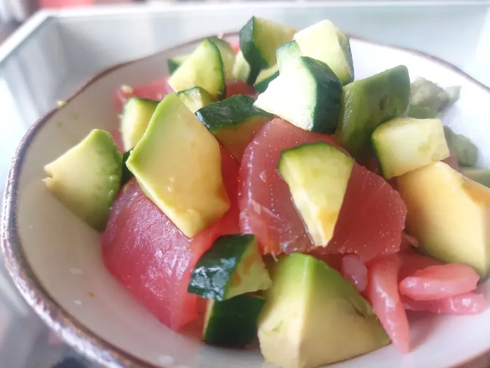 マグロとアボカド🥑🥒胡瓜丼|しあるさん