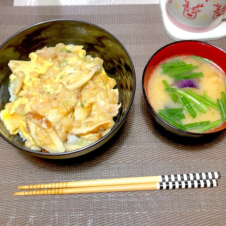 ちくわ天かす丼　茄子ニラ生姜の味噌汁|みんごはんさん