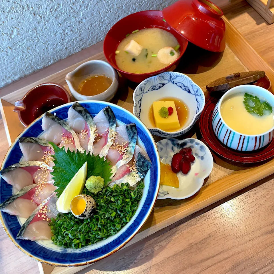 Snapdishの料理写真:胡麻鯖丼膳|T. Wonderさん