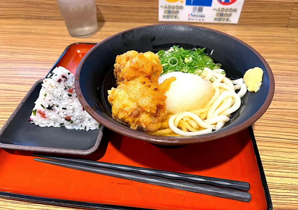 鳳駅で駅改札内うどん◥█̆̈◤࿉∥  とり天冷おろしうどん🥢👌👌👌|ナナさん