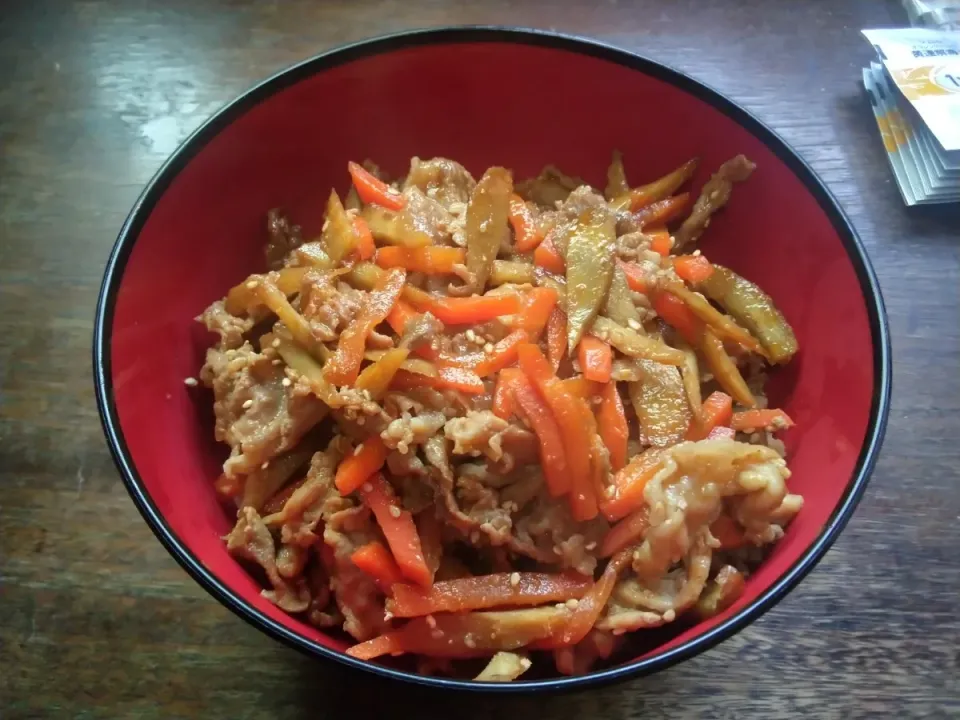 Snapdishの料理写真:きんぴらごぼう入り豚丼|にんにくと唐辛子が特に好き❤️(元シャリマー)さん