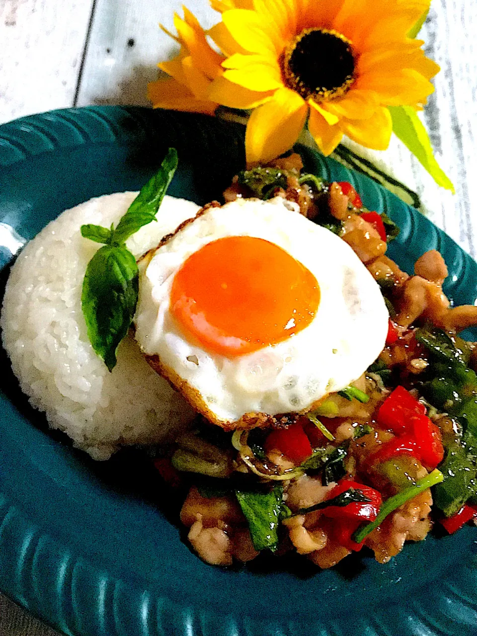 ホーリーバジルで本格的ガッパオ🇹🇼|🌺🌺Foodie🌺🌺さん