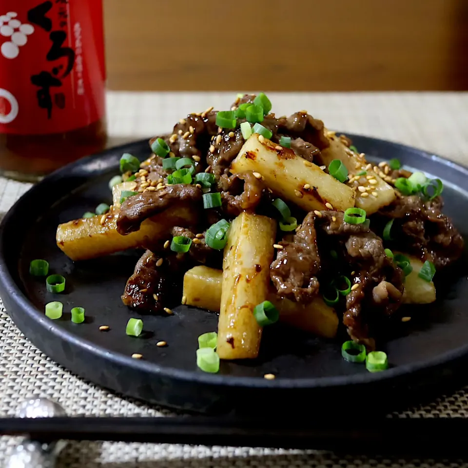 おかちさんの料理 牛肉と長芋の黒酢炒め🍀*゜|かおるさん