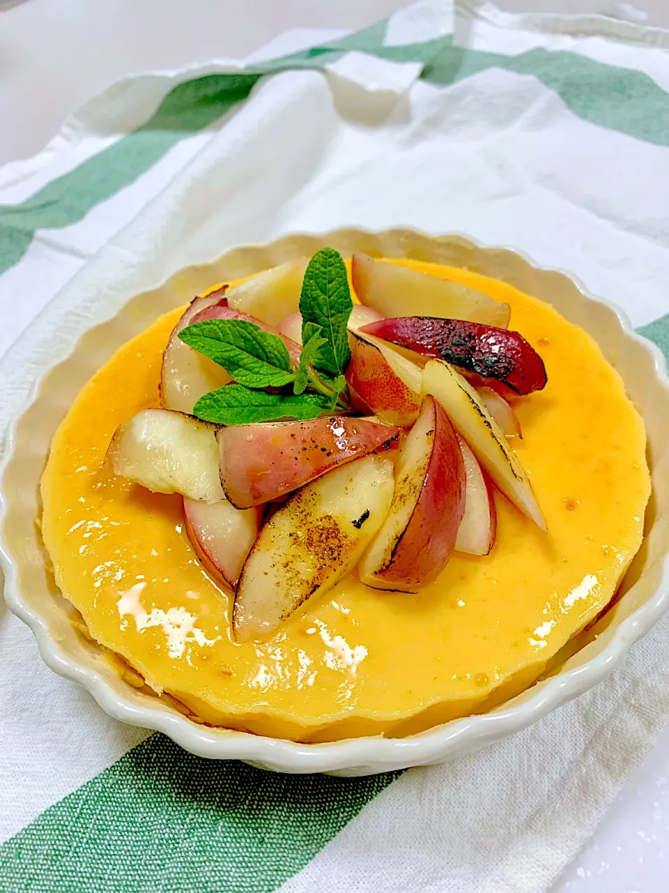 Ricotta Cheesecake with Seared White Nectarines|gonbenさん