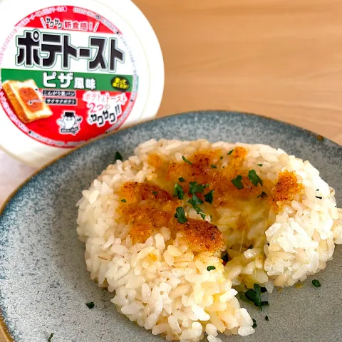 「ポテトースト ピザ風味」を使ってみたSnapdishの料理・レシピ写真:悪魔のポテトースト焼きおにぎり👿🍙🧀