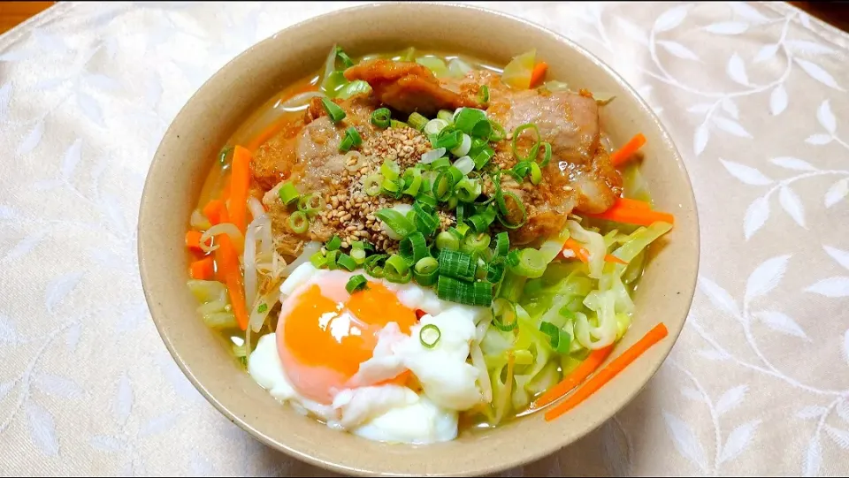 7/9の朝食
サッポロ一番塩ラーメンとあるもので
朝ラーメン🍜|卯月さん