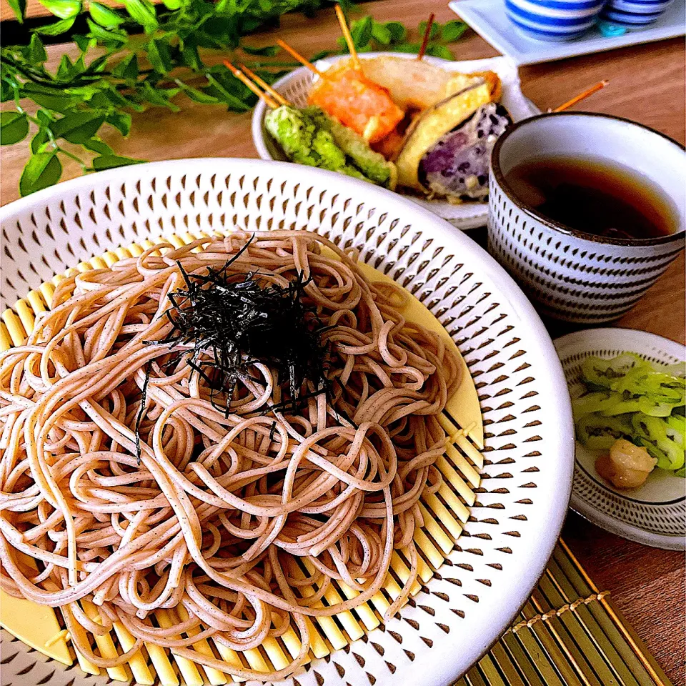 涼しげにざる蕎麦🫓🥢　天ぷらも添えて😋|Sの食卓さん