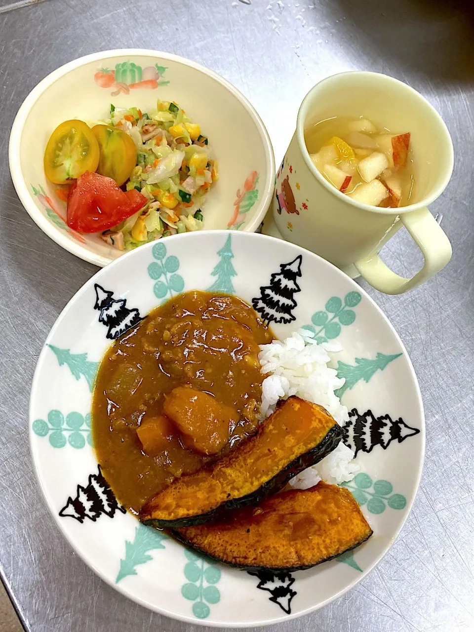 Snapdishの料理写真:夏野菜カレー　コールスロー　フルーツポンチ|なおさん