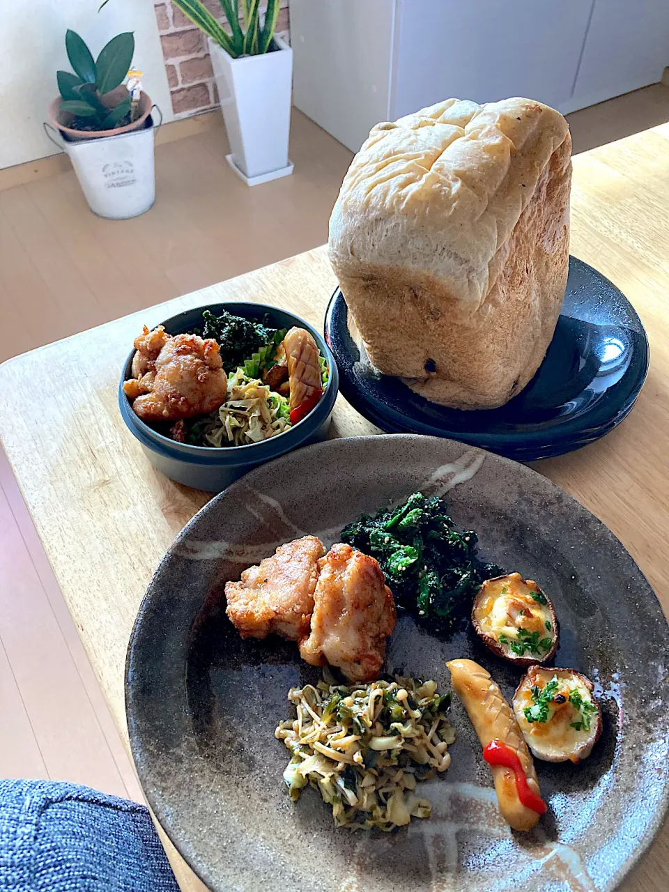 昨日のお弁当オカズと焼きたてぶどう食パン🍞|さくたえさん