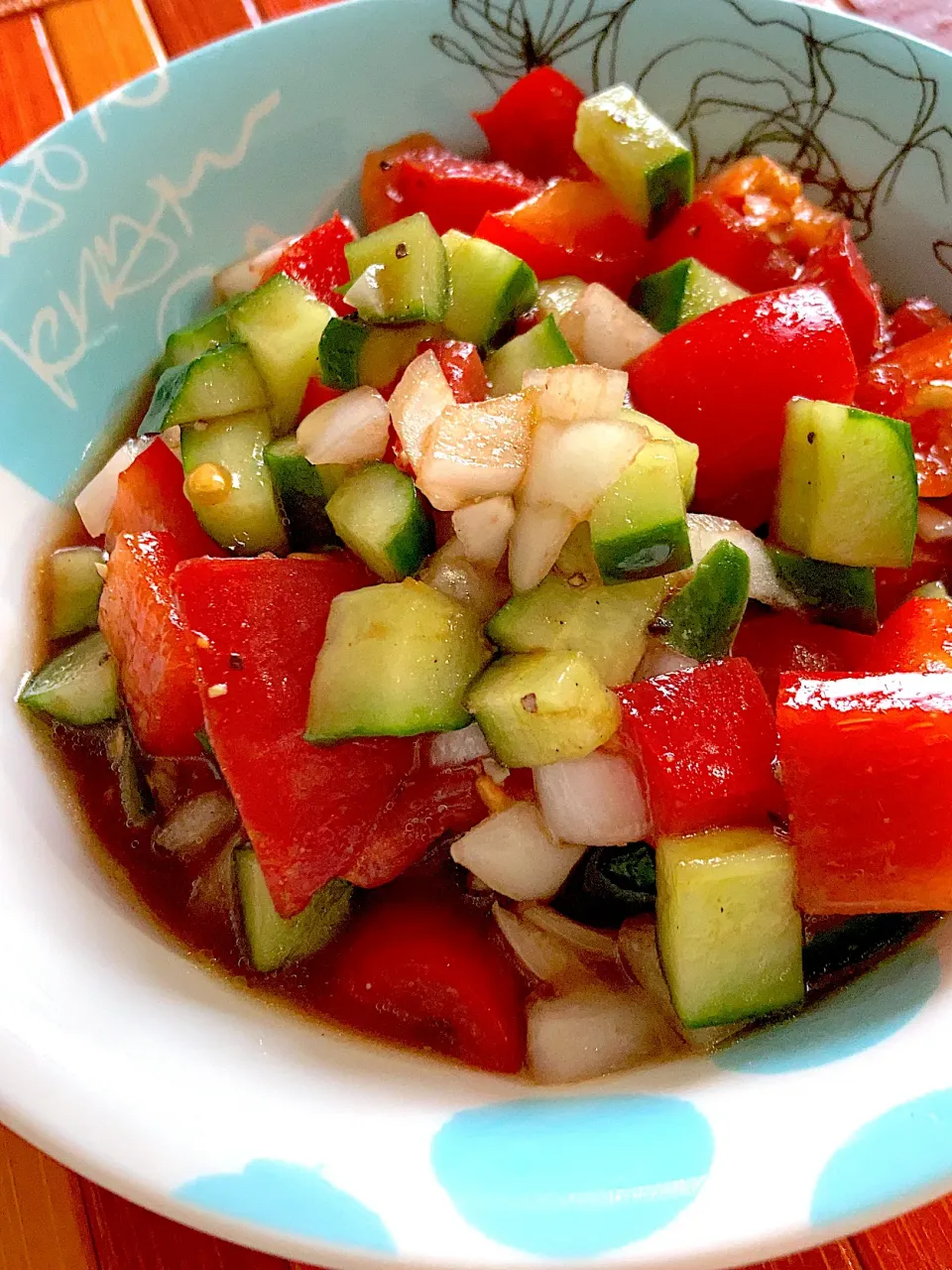 プランター農園サラダ🥗トマト🍅と、キュウリ🥒が出来ました😋|ジュンコ バイヤーさん