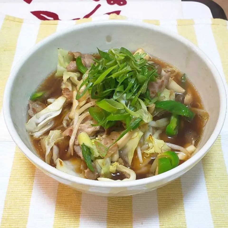 Snapdishの料理写真:野菜炒めのせラーメン|keeijnsさん