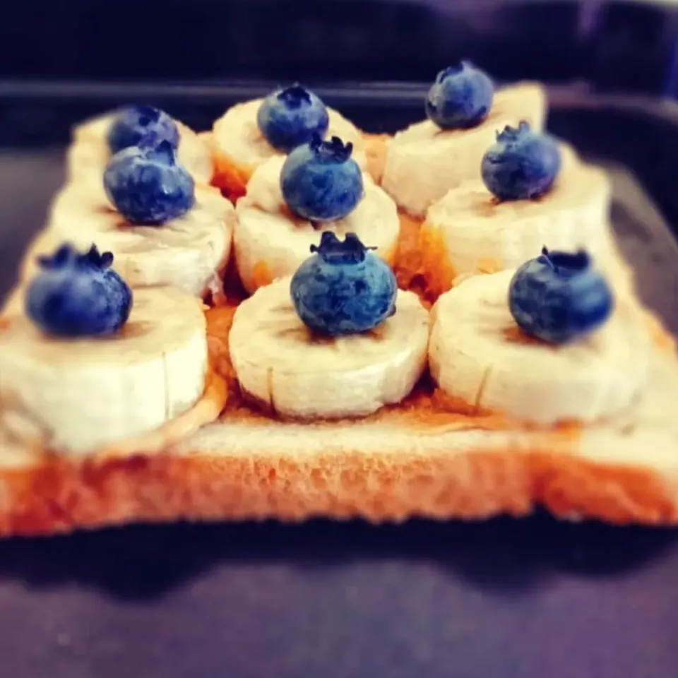 Peanut butter + banana + blueberries on Toast|2721_blissさん