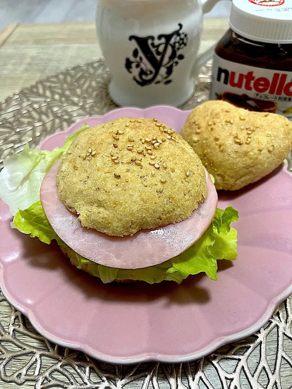 カット成功⭐︎ハムツナマヨレタスバーガーの朝ごはん|ゆかｕさん