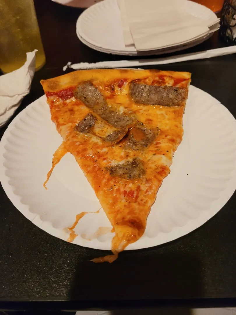 Snapdishの料理写真:Brooklyn Brothers Pizza for supper|Macchefさん