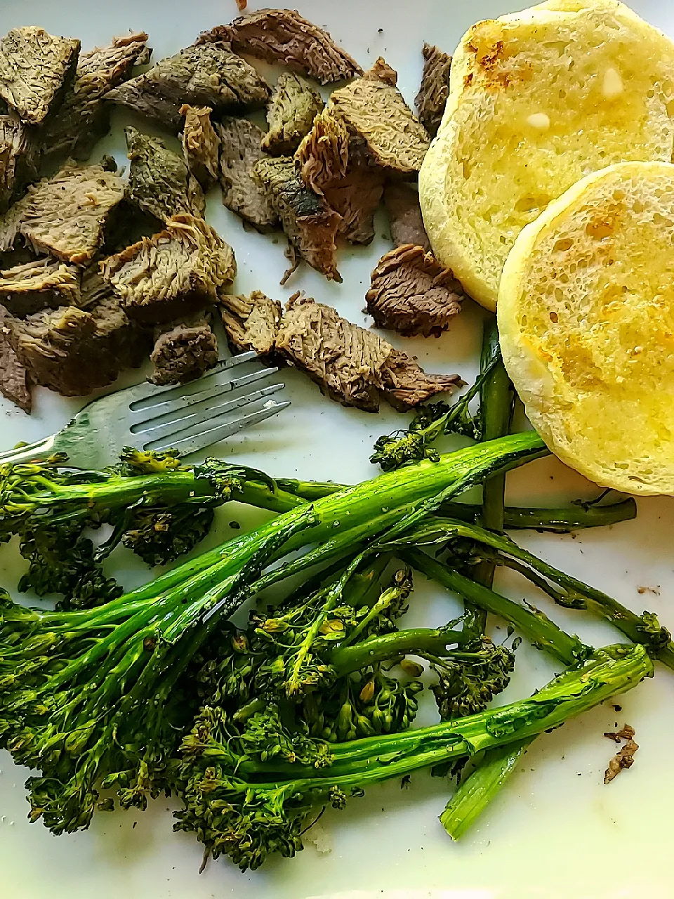 Snapdishの料理写真:Steak, Broccolini, n English Muffin|Ashさん