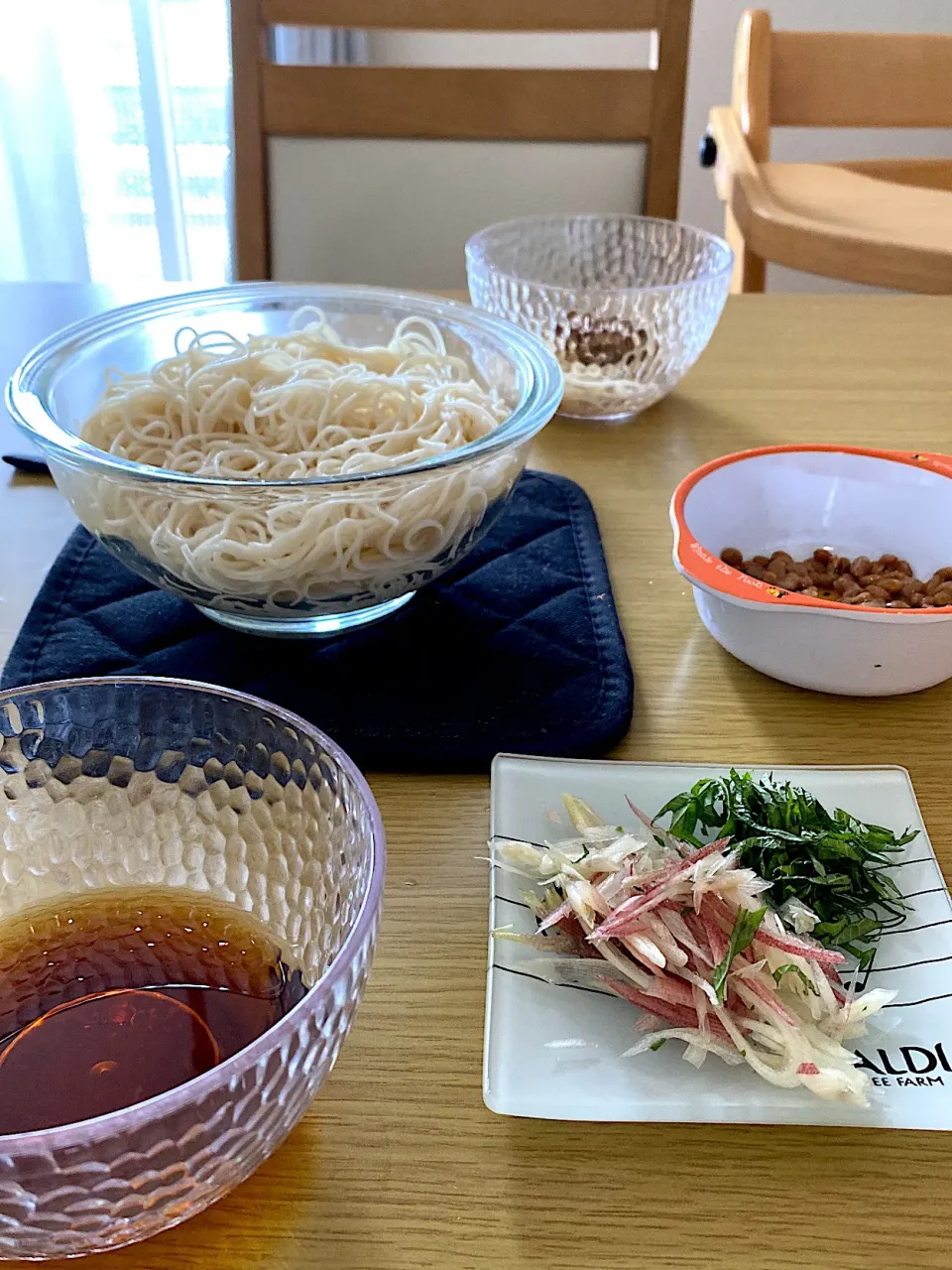 ちび太くんとお昼ご飯|ぐっちゃんさん