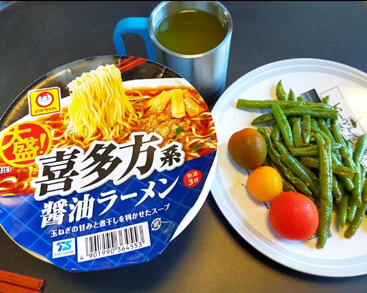 Snapdishの料理写真:7/10昼、カップ麺、悪あがきヘルシーを添えて429kcal|ぴらさん