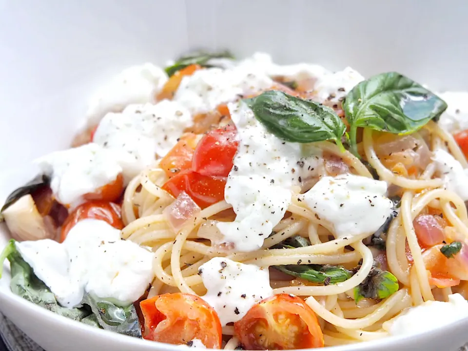 Tomatoes & Basil spaghetti with fresh mozzarella cheese|Misstyさん