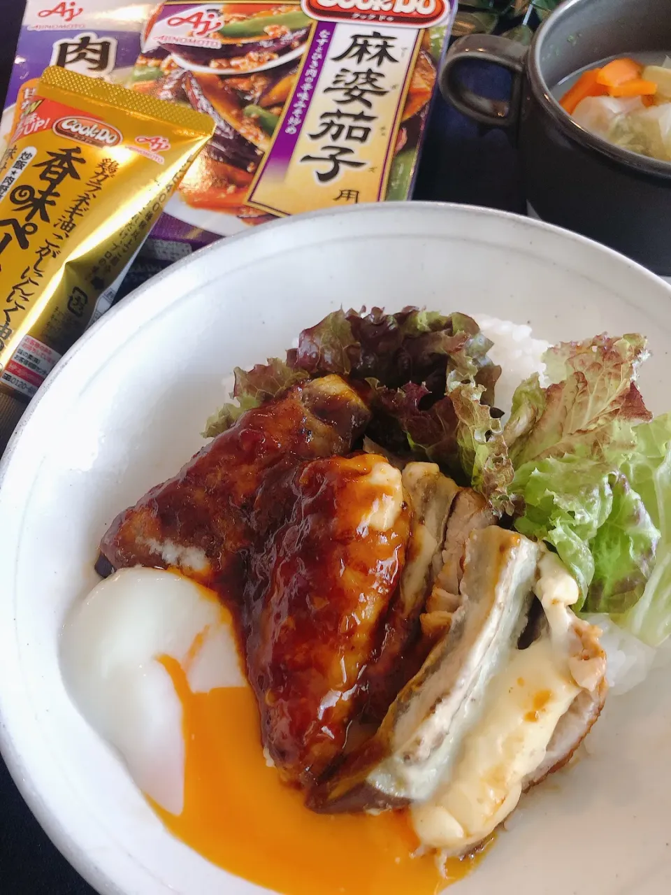 Snapdishの料理写真:肉巻きナスチーズと温玉でトロトロ丼|sasakisachiko.0911さん