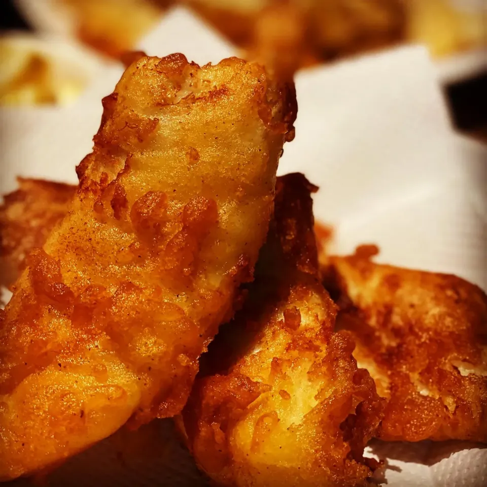 Dinner ! Dinner ! 
Last Dinner before I head to England 🏴󠁧󠁢󠁥󠁮󠁧󠁿 So Fresh Battered Cod Fillet with Fresh Cut Jacket Calbee Potato Fries with my Jalapeño T|Emanuel Hayashiさん