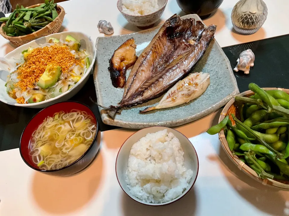 長崎干物づくし第二弾
フグと、カレイと、鯖で！
お味噌汁は、舞茸と豆腐。
豆腐サラダチキンラーメンは新玉ねぎのスライスとアボカド入り|Takeshi  Nagakiさん