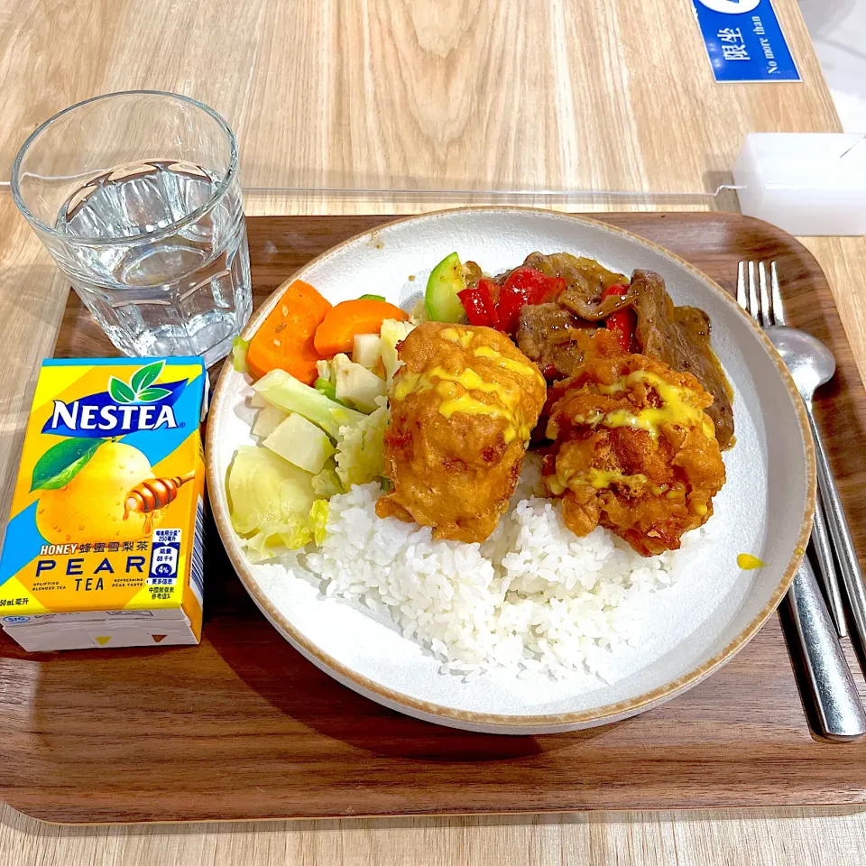 Rice with deep fried vegan chicken and stewed beef ribs with miso tomato|skyblueさん