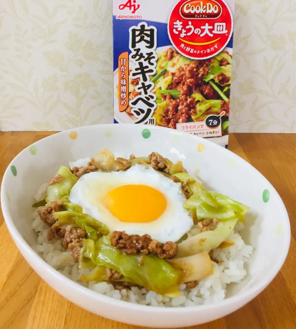 肉みそキャベツのスタミナ丼|akopeko ◡̈⋆さん