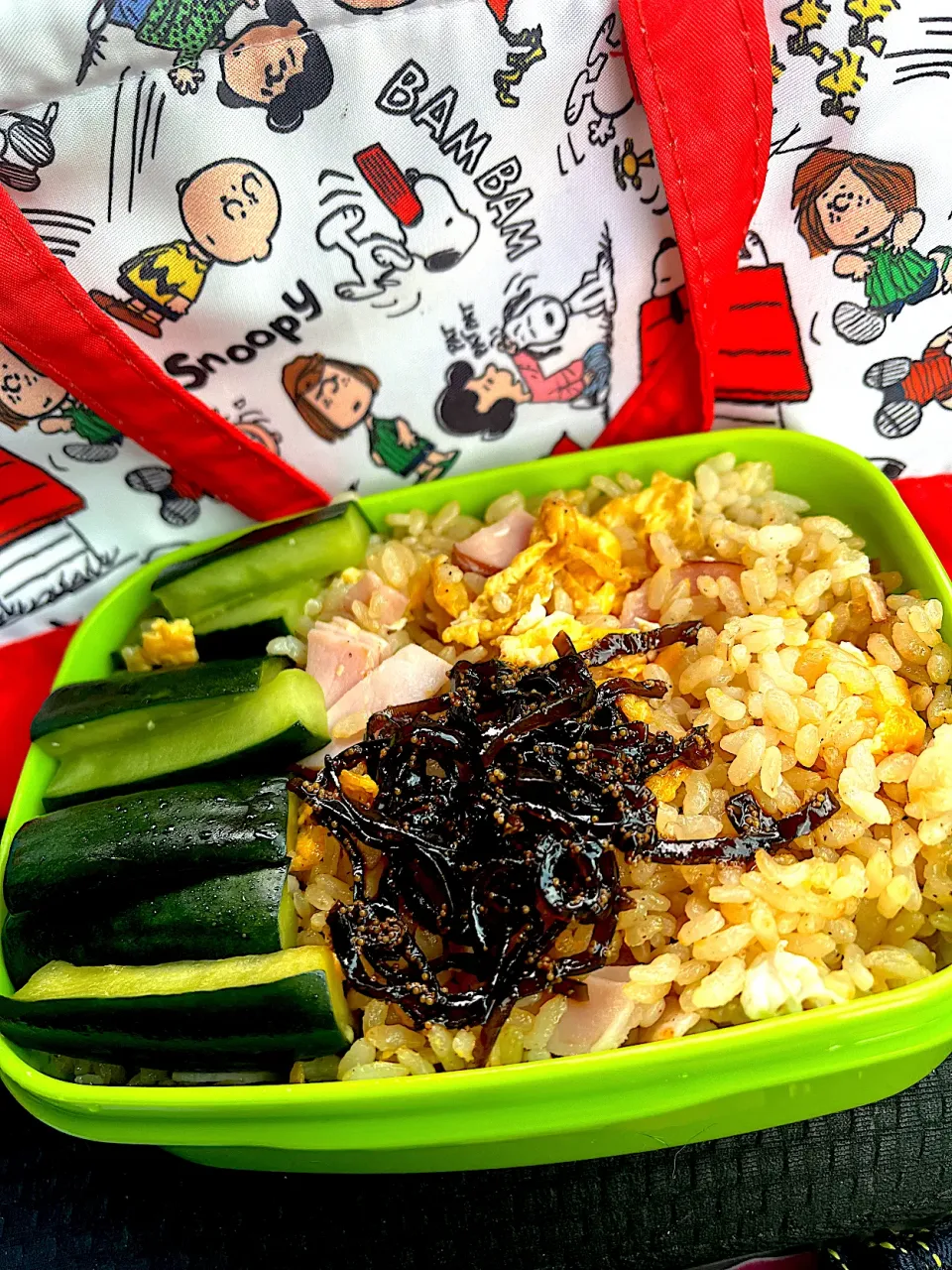 #昼飯　きゅうり浅漬けと子持ち昆布乗せロウカット玄米ハムエッグチャーハン弁当|ms903さん