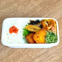 Snapdishの料理写真:鮭フライ弁当|703さん