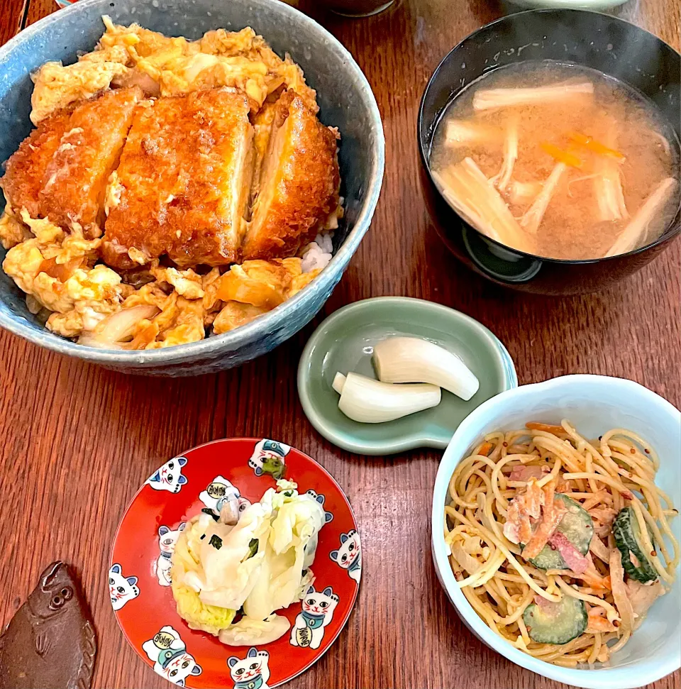 晩ごはん♯カツ丼♯スパサラ♯リュウジさんレシピ|小松菜さん