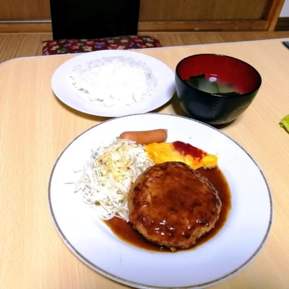 見た目は高級だが実は激安鶏胸肉挽肉のハンバーグ。セット。|ariyo4200さん