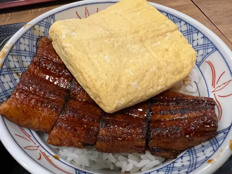 本日のランチは、鰻巻き＆鰻丼@祐天寺。暑さでバテ気味の身体にしみる旨さ。美味しくいただきました。|sniper66さん