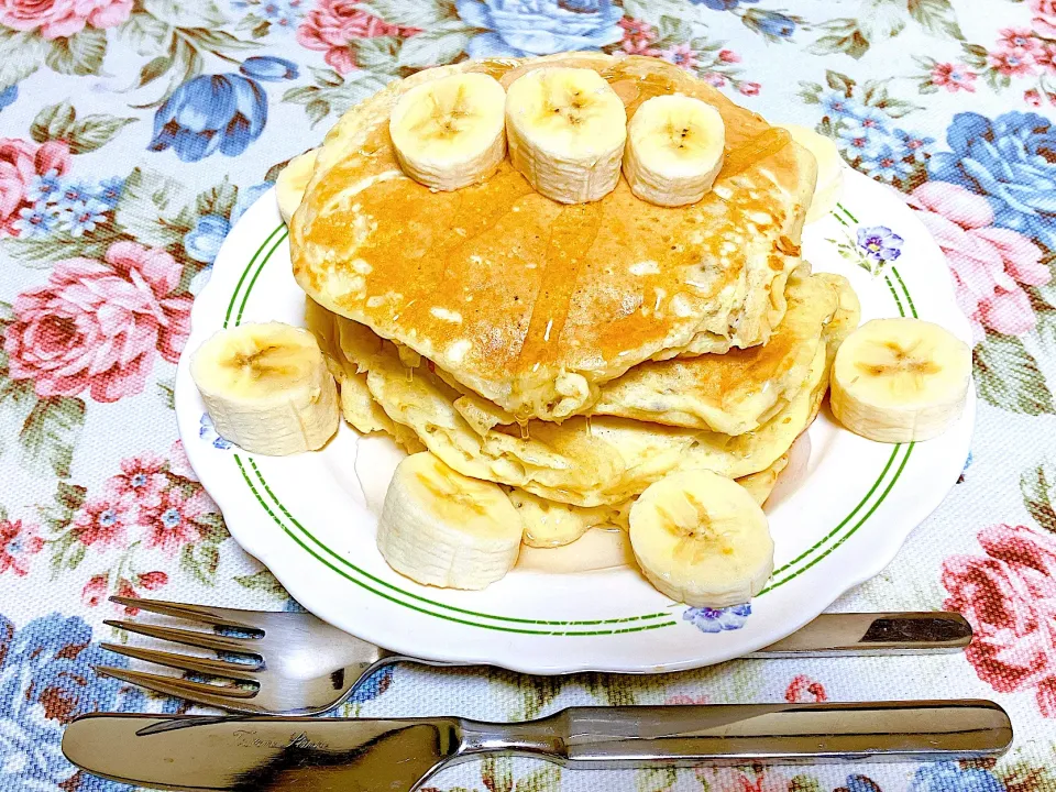 米粉とバナナのパンケーキ🥞|めいちさん