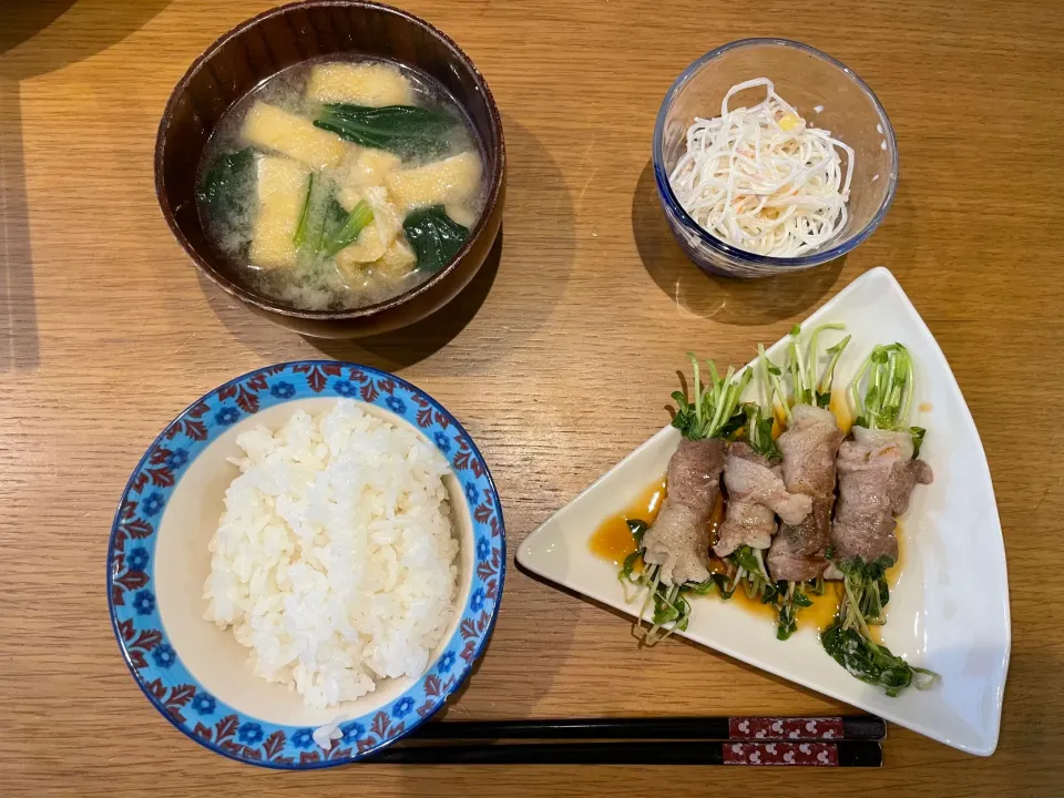 Snapdishの料理写真:今日の晩飯　豚肉の豆苗巻き|おーたたくとさん