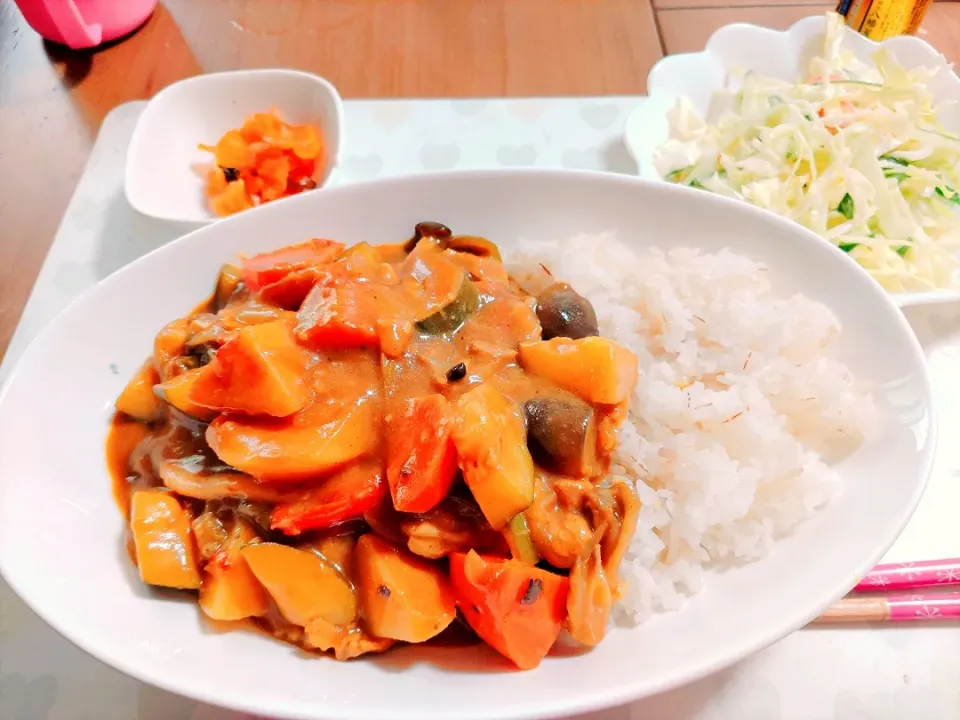 夏野菜カレー
福神漬け
カニカマ入りコールスローサラダ|うみママさん