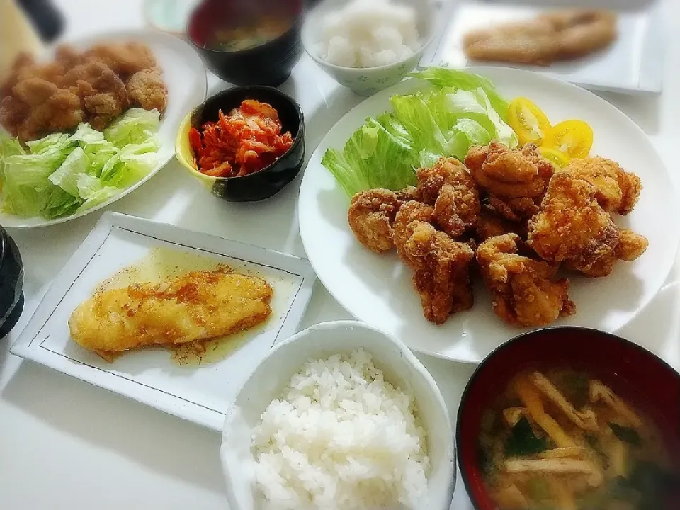 夕食(*^^*)
唐揚げ&サラダ🥗
カラスカレイバターソテー
キムチ
お味噌汁(小松菜、油揚げ)|プリン☆さん