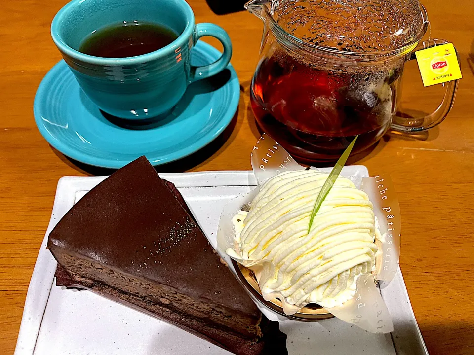 昼寝しすぎたwギリ今日中に夕飯食べれた #夕飯　レモンチーズモンブラン、チョコレートケーキ、お紅茶|ms903さん