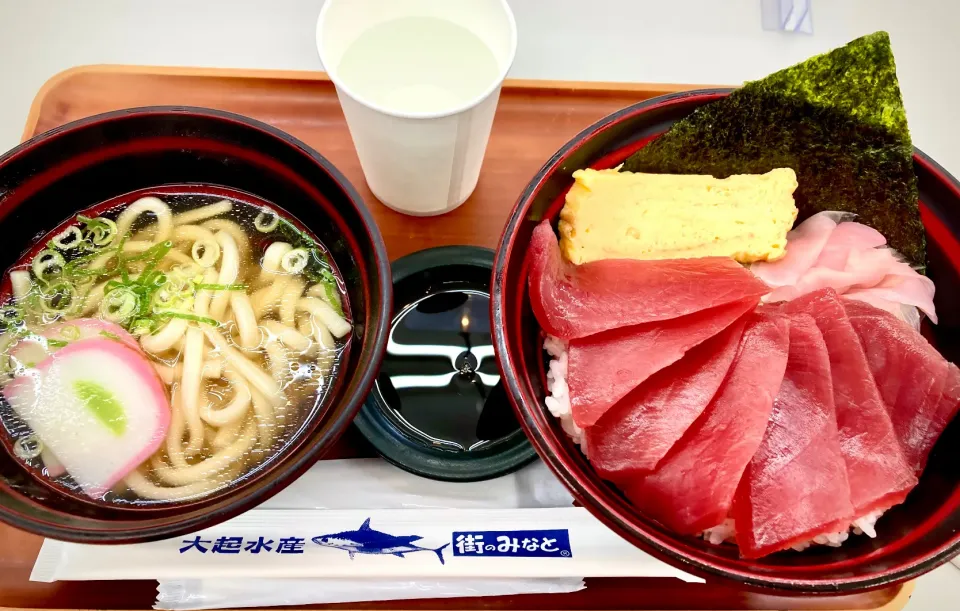 久しぶりの＂まぐろパーク＂で               「鉄火丼•半ﾁｬﾝうどん」|mottomoさん