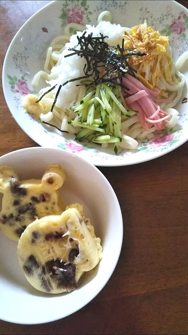 Snapdishの料理写真:冷やしうどんのゴマドレたれとチョコレート蒸しパン風|ポインセチアさん