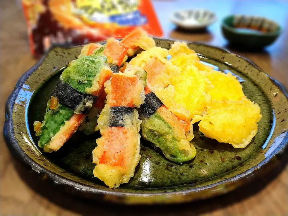 Snapdishの料理写真:アボカドとカニカマの海苔巻き天|古尾谷りかこさん