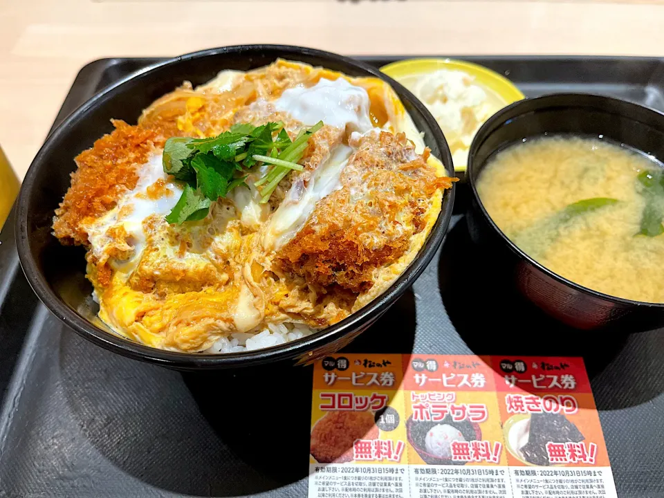 ヒレかつ丼　ポテサラはクーポンで|マハロ菊池さん