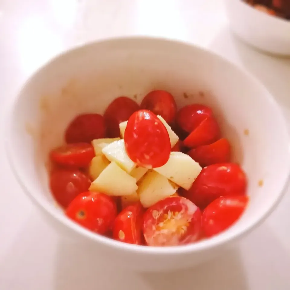 Refreshing Salad 1

Cherry tomatoes + Apples + Roasted sesame salad sauce|2721_blissさん