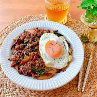 Stir-fried pork and basil 🌿|K.Choさん