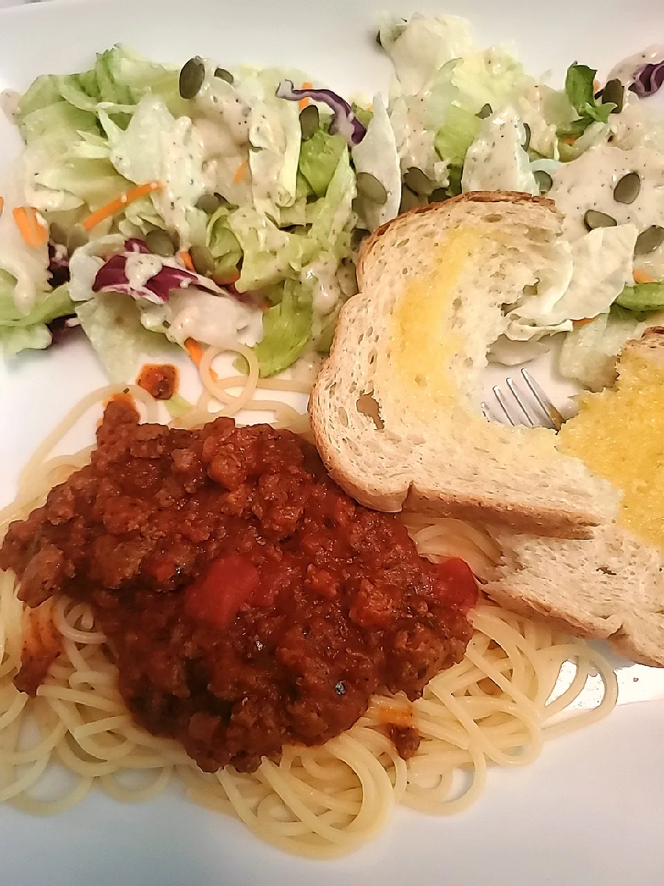 sgetti din din w salad n buttrd bread|Ashさん