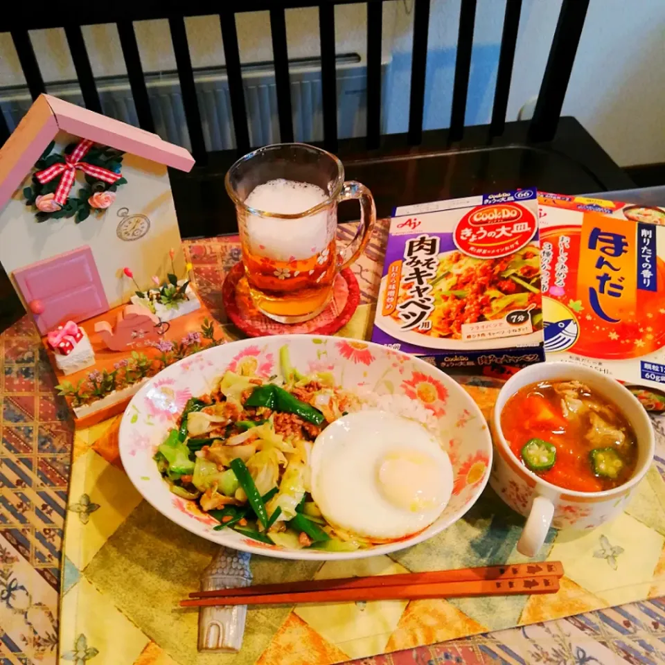 肉みそキャベツロコモコ丼＋トマトとオクラのうま塩豚汁😊|naonaomimichanさん