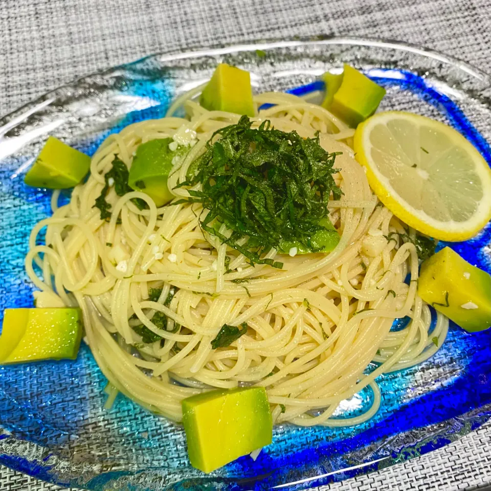 アボガドとレモンの冷製和風パスタ|OLの気ままご飯🍽さん