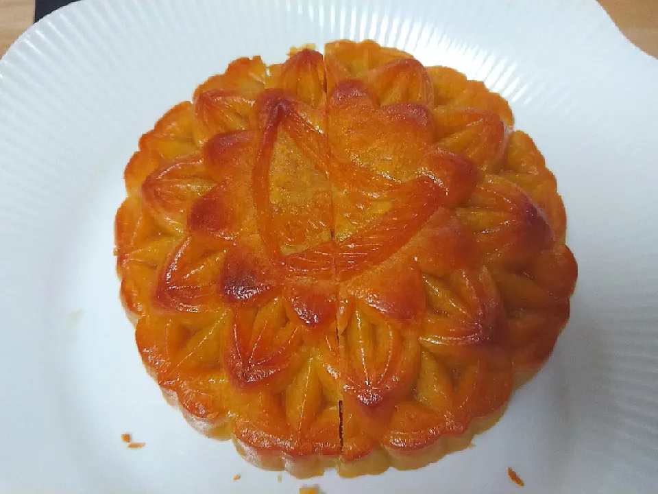 Snapdishの料理写真:Moon cake|AnnaHongさん