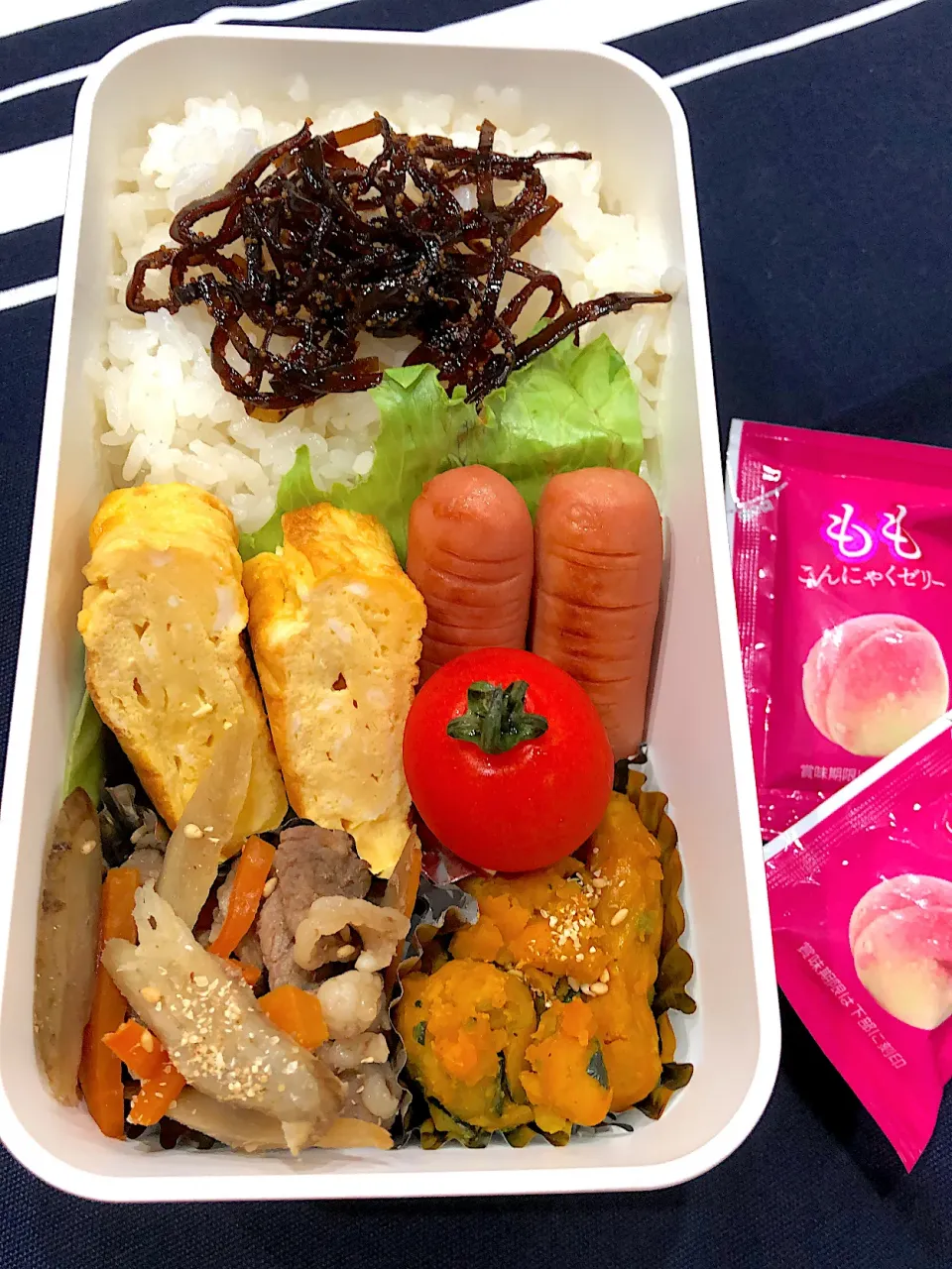 Snapdishの料理写真:子持ち昆布ご飯、たまご焼き、ウインナー、ごぼうと牛肉煮物、カボチャサラダ、ミニトマト|きらきらさん